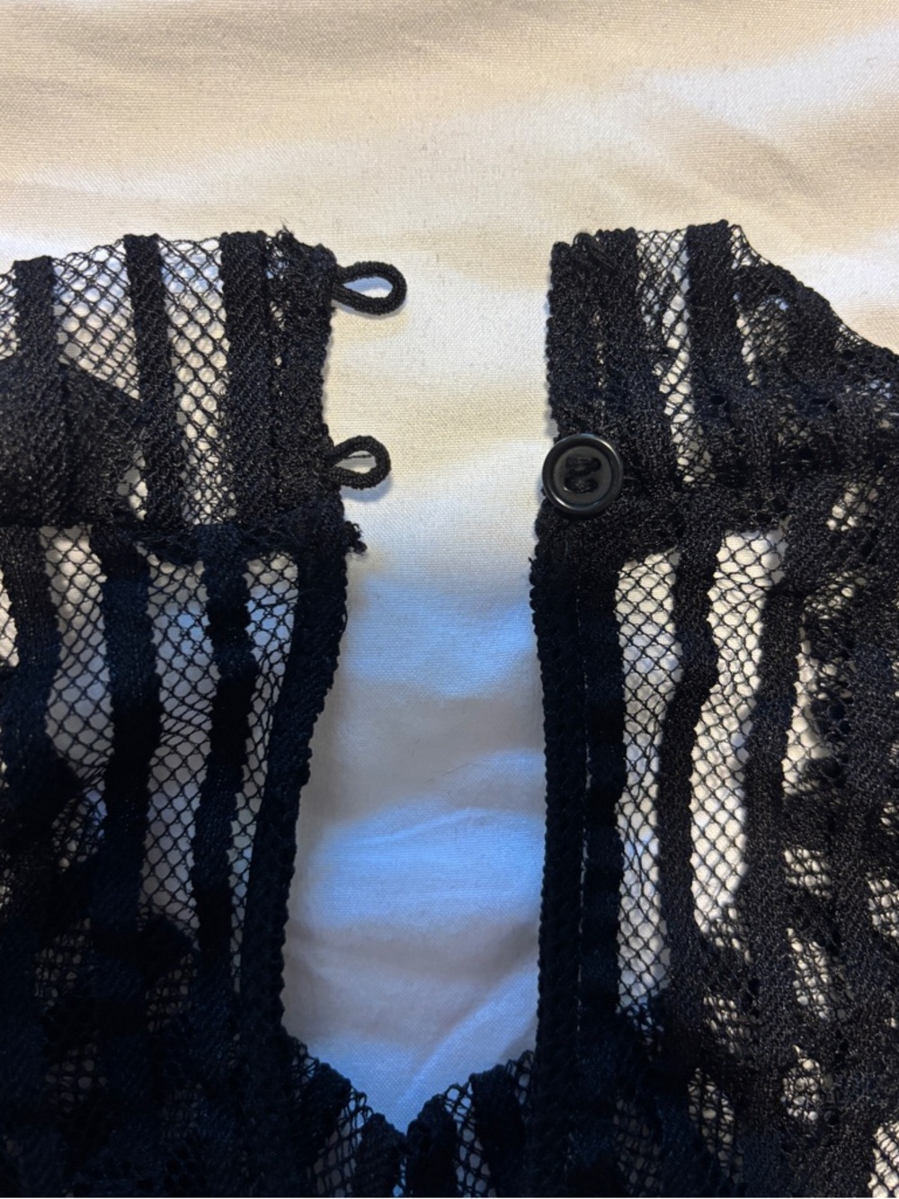 NWT Lulus Black Lace Long-Sleeve Sheer Top - Size Medium - Picture 2 of 2